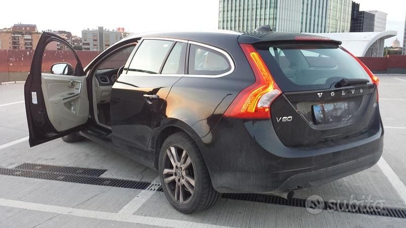 Usata Volvo V60 Summum 2012 Nero Station wagon