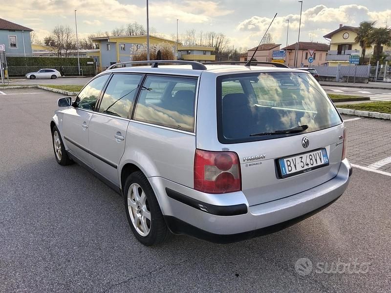Usata VW Passat 131 CV (96 kW) 2001 Grigio Station wagon