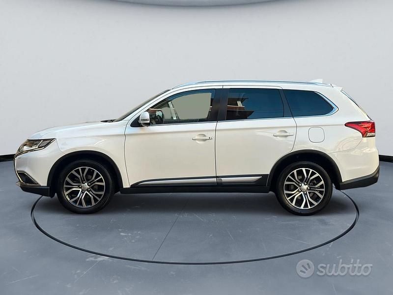 Bianco Usata 2018 Mitsubishi Outlander SUV | 12.990 € (Buon prezzo) - Immagine 1/4