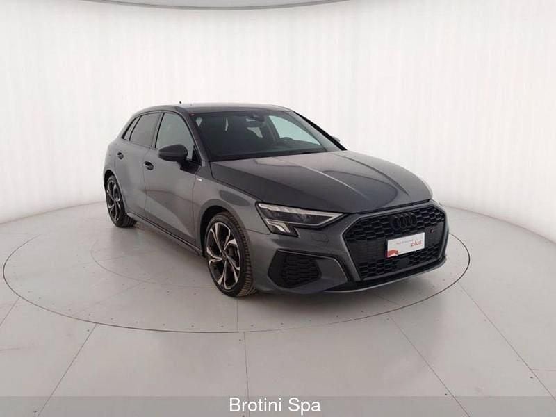 Usata Audi A3 S-Line 116 CV (85 kW) 2023 Grigio metallizzato Berlina