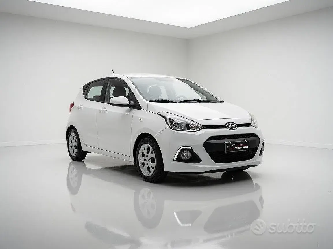 Usata Hyundai i10 66 CV (48 kW) 2015 Bianco Utilitaria