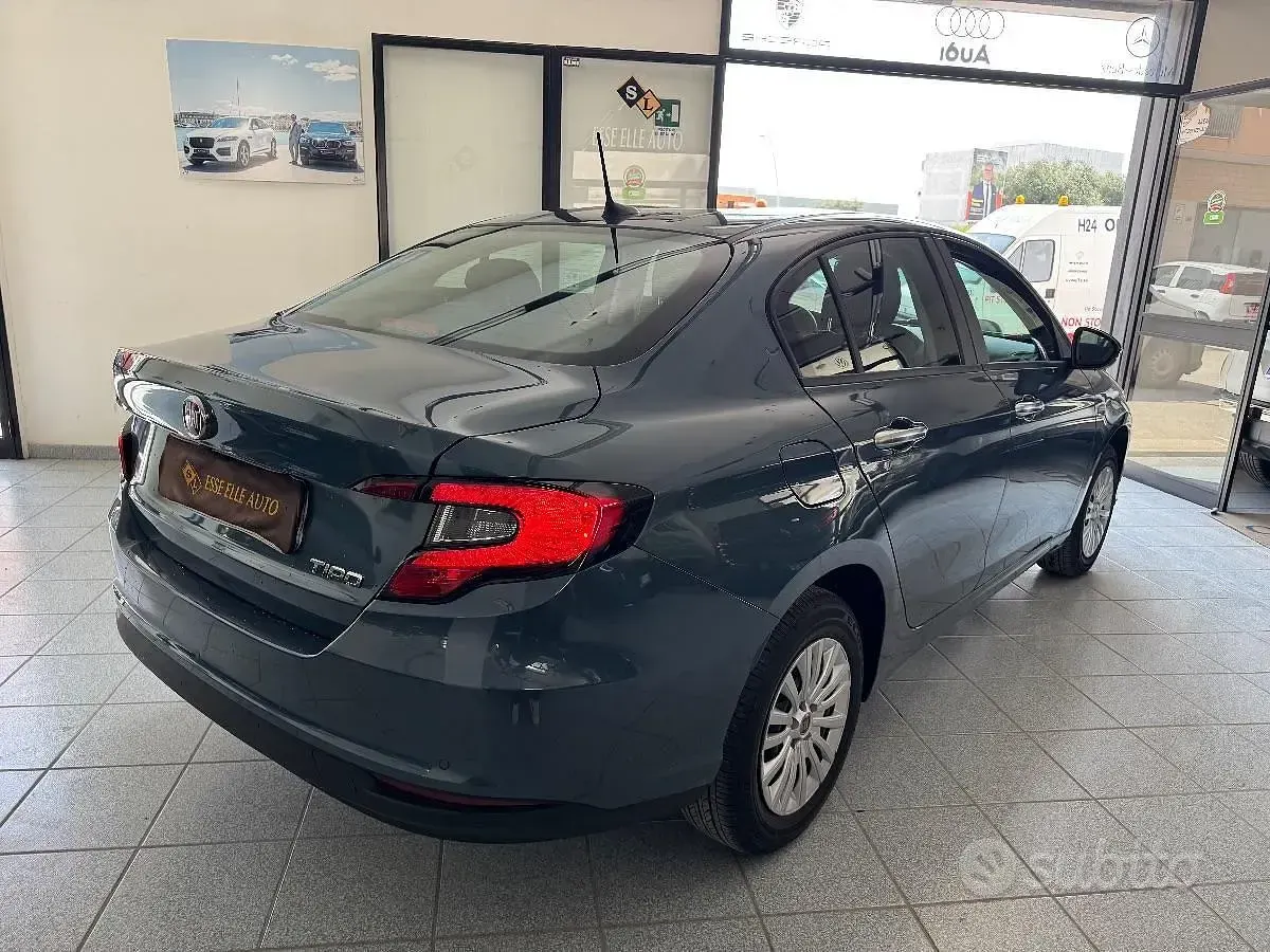 Nouvelle Fiat Tipo Garmin 132 ch (97 kW) 2026 Gris Berline
