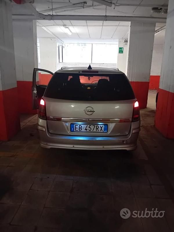 Usata Opel Astra 110 CV (80 kW) 2010 Grigio Station wagon