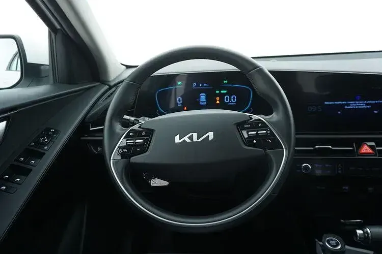 Begagnad Kia Niro 141 HK (103 kW) 2023 Vit SUV