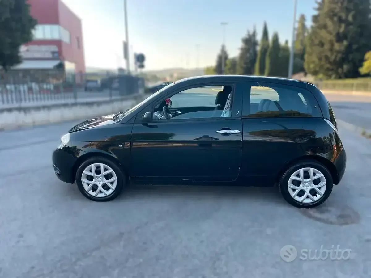 Usata Lancia Ypsilon 60 CV (44 kW) 2009 Nero Utilitaria