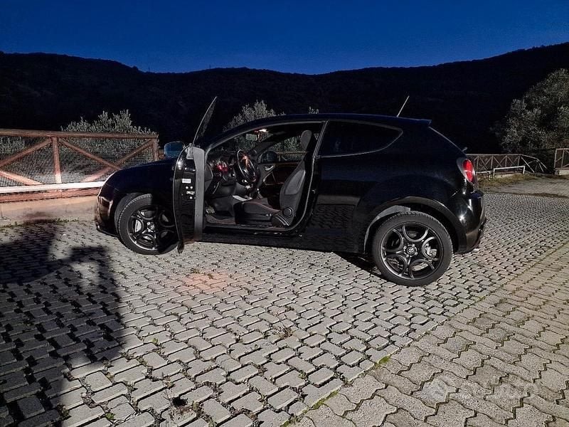 Nero Usata 2016 Alfa Romeo MiTo Super Due volumi | 12.000 € (Buon prezzo) - Immagine 1/2