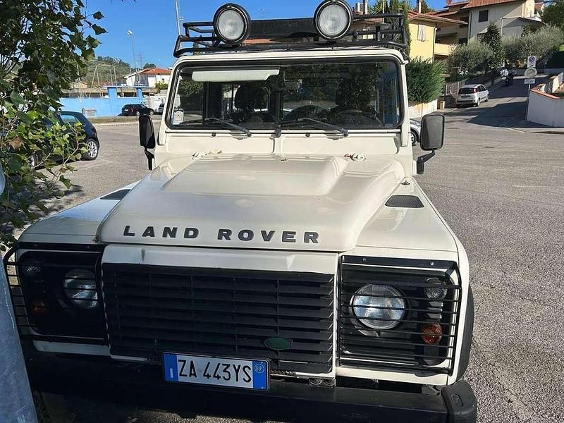 Usata Land Rover Defender S 122 CV (89 kW) 2009 Bianco Station wagon