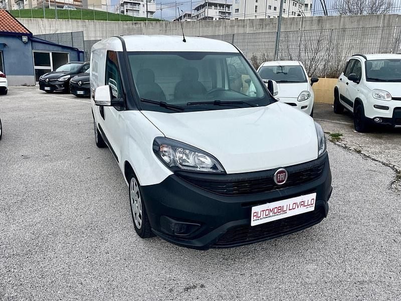 Usata Fiat Doblò 105 CV (77 kW) 2019 Bianco Monovolume