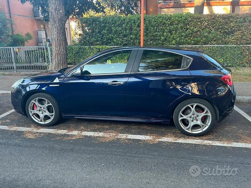 Usata Alfa Romeo Giulietta Quadrifoglio Verde 235 CV (172 kW) 2011 Blu Utilitaria