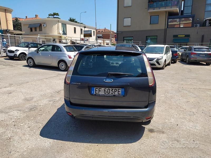 Usata Ford Focus Titanium 115 CV (84 kW) 2011 Grigio Station wagon