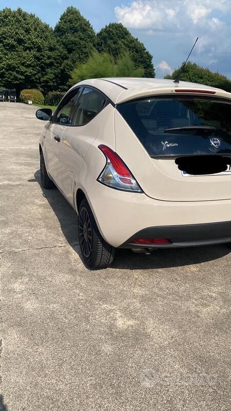 Usata Lancia Ypsilon 69 CV (50 kW) 2019 Marrone Utilitaria