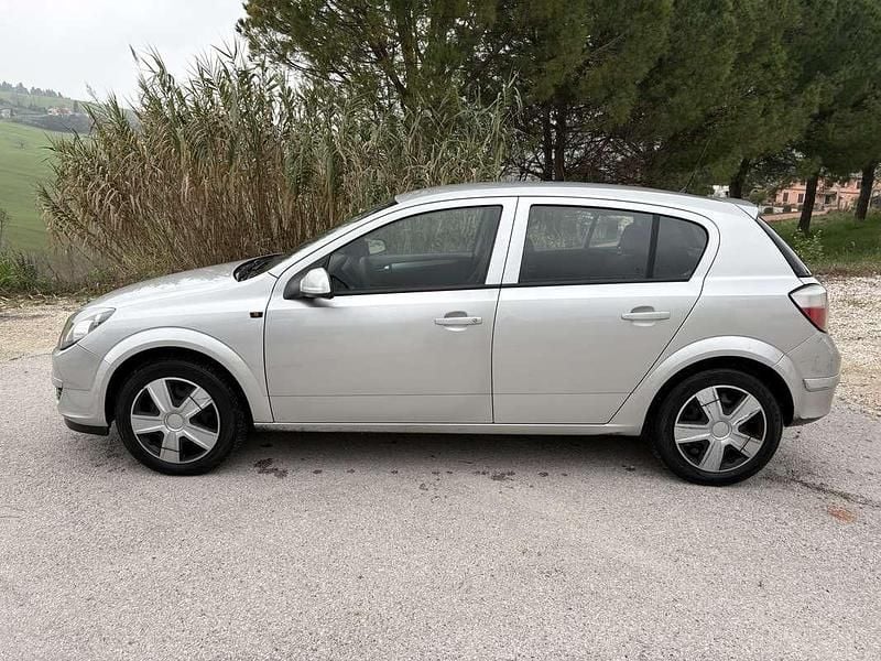 Usata Opel Astra Cosmo 101 CV (74 kW) 2005 Berlina