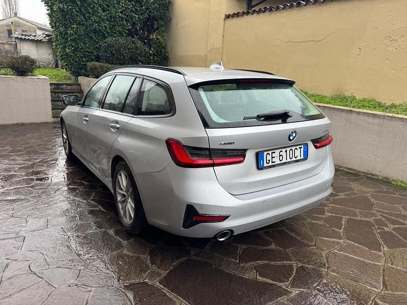 Usata BMW 330e Advantage 184 CV (135 kW) 2021 Argento Station wagon