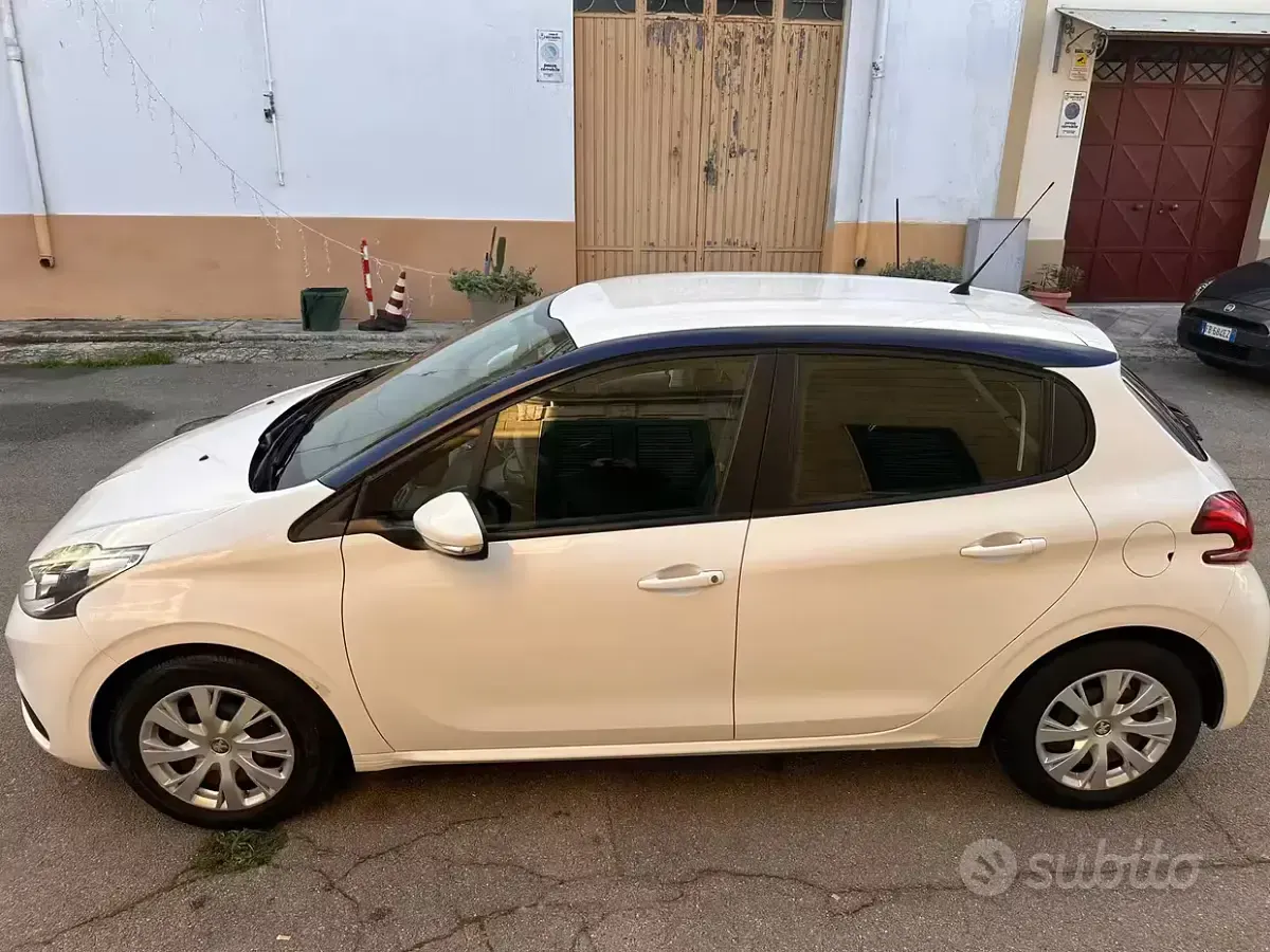 Usata Peugeot 208 Active 82 CV (60 kW) 2017 Bianco Utilitaria