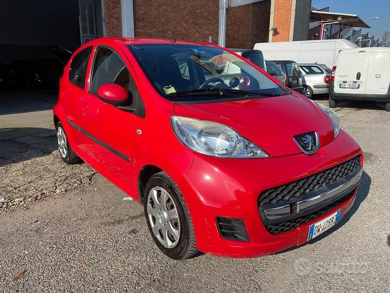 Gebraucht Peugeot 107 68 PS (50 kW) 2009 Rot Kleinwagen