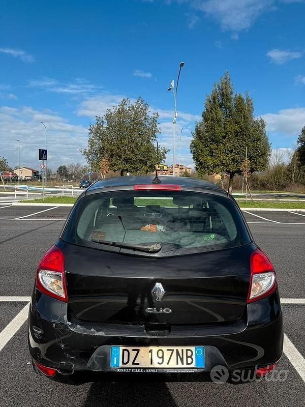 Usata Renault Clio III 85 CV (62 kW) 2010 Nero Utilitaria