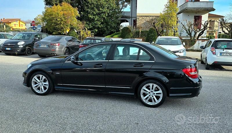Usata Mercedes C220 Avantgarde 170 CV (125 kW) 2011 Nero Berlina