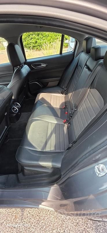 Usata Alfa Romeo Giulia Executive 160 CV (117 kW) 2021 Grigio Berlina