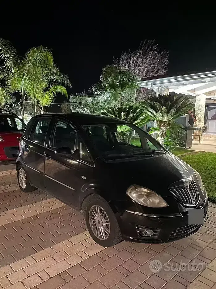 Usata Lancia Musa 95 CV (69 kW) 2011 Nero Monovolume