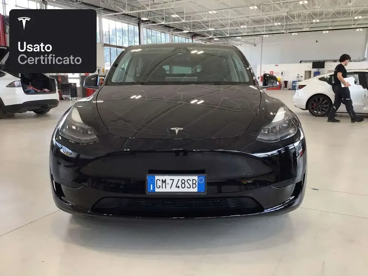 Usata Tesla Model Y RWD 203 kW (277 CV) 2023 Solid black SUV