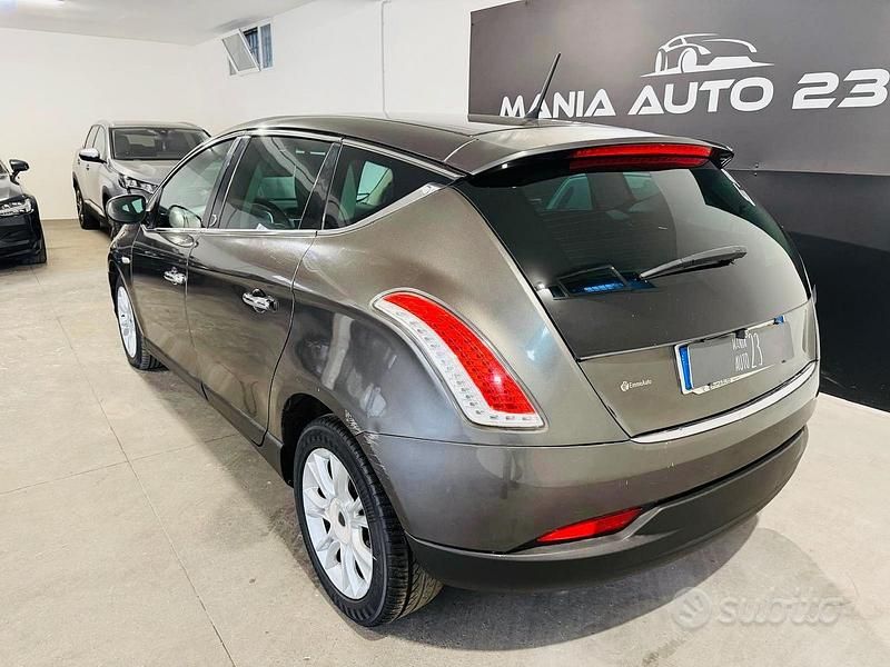 Usata Lancia Delta Gold 120 CV (88 kW) 2012 Grigio Utilitaria