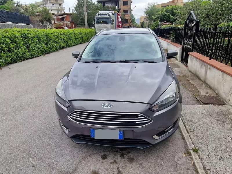 Usata Ford Focus Titanium 120 CV (88 kW) 2015 Grigio Station wagon