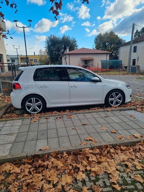 Usata VW Golf VI 140 CV (102 kW) 2011 Bianco Utilitaria