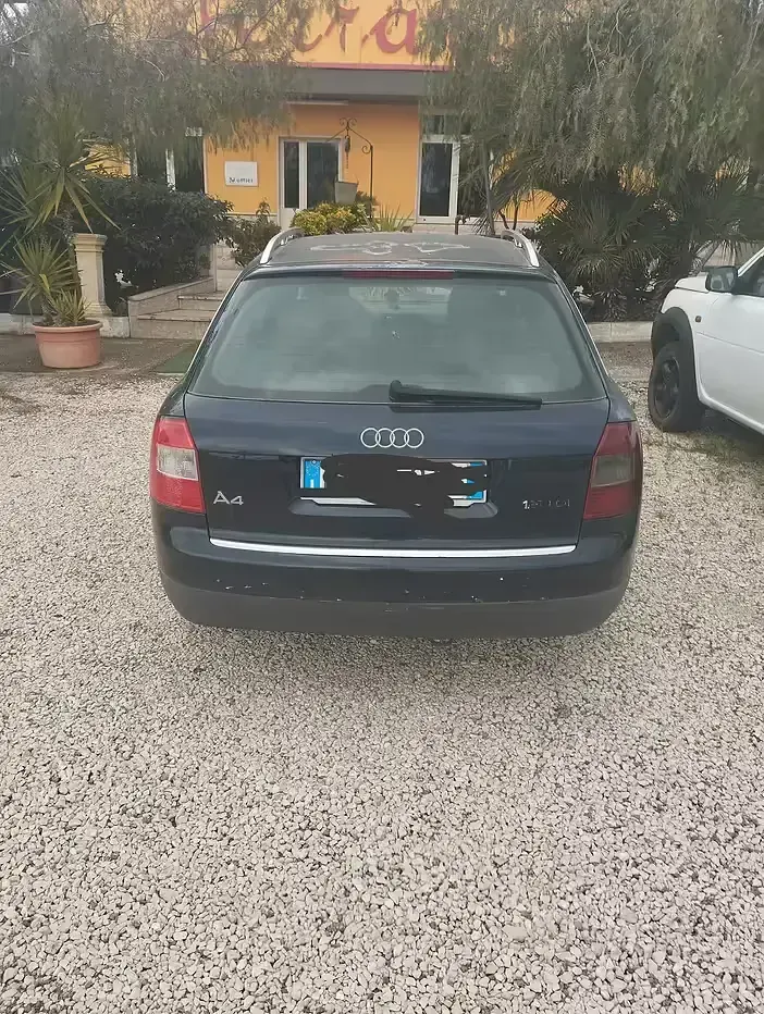 Usata Audi A4 130 CV (95 kW) 2004 Blu Station wagon