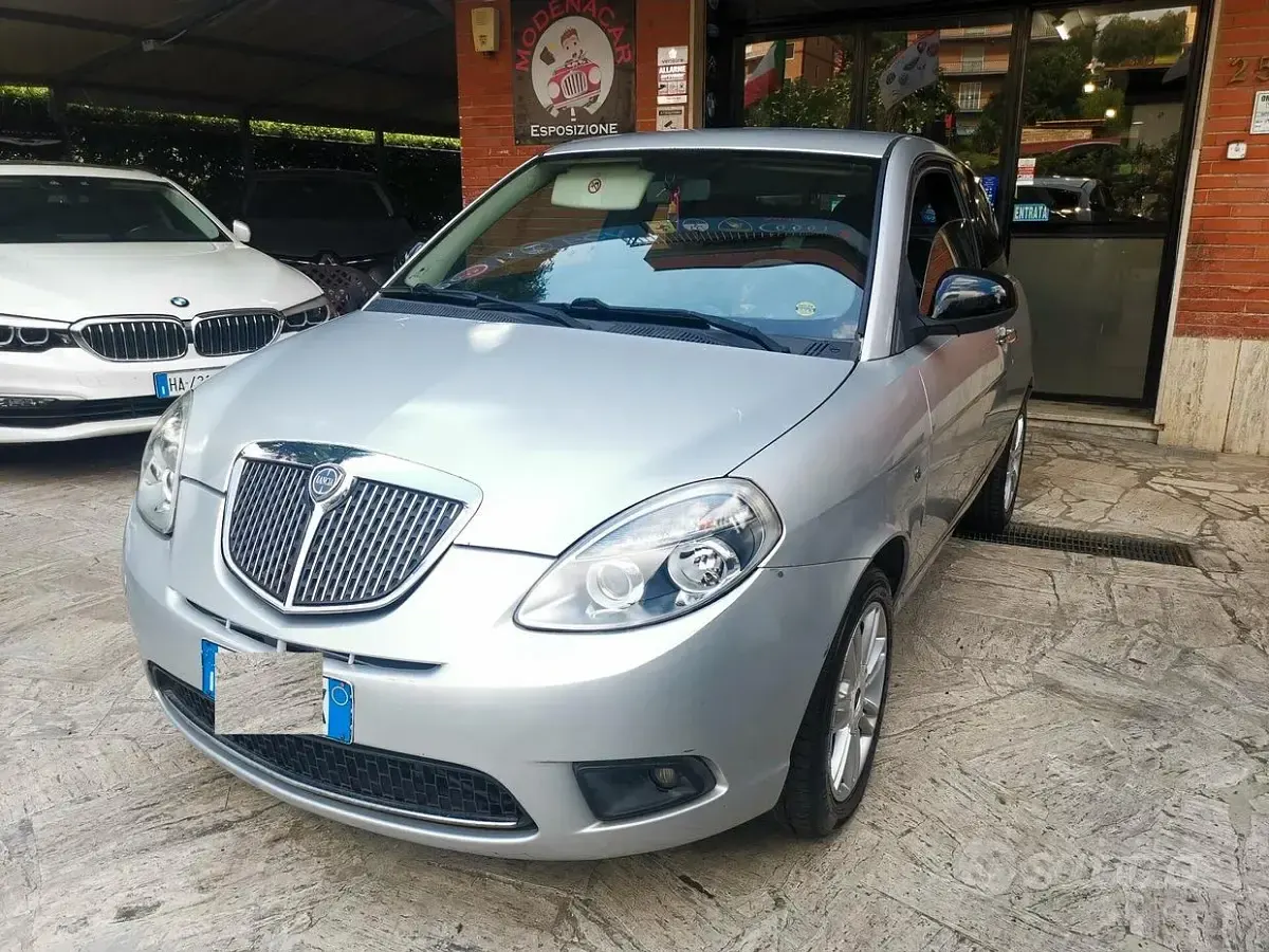 Usata Lancia Ypsilon 95 CV (69 kW) 2012 Grigio Utilitaria