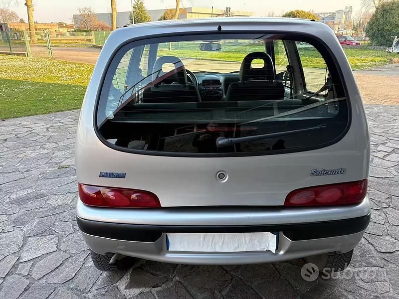 Usata Fiat 600 55 CV (40 kW) 2003 Grigio Berlina