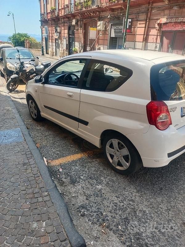 Usata Chevrolet Aveo 84 CV (61 kW) 2009 Bianco Utilitaria