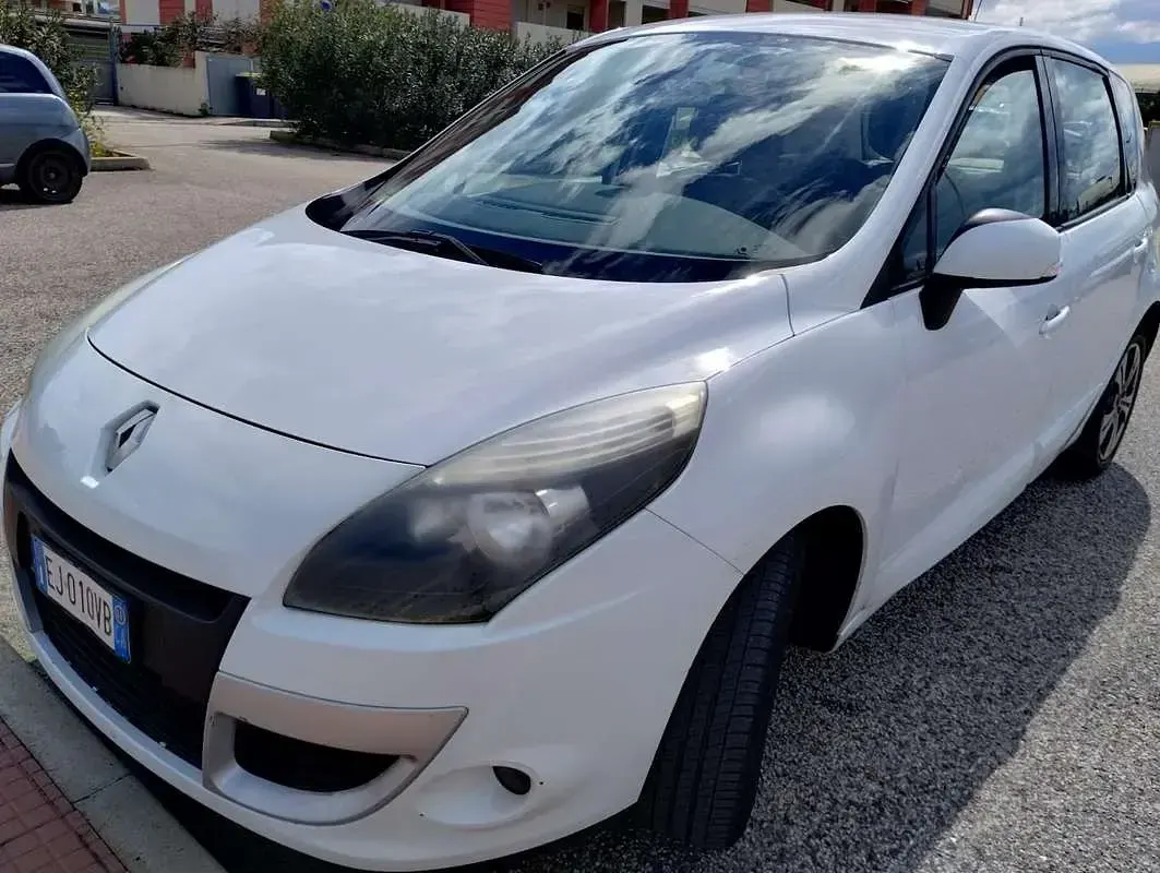 Usata Renault Scenic E-Tech Dynamique 110 CV (80 kW) 2011 Bianco Monovolume