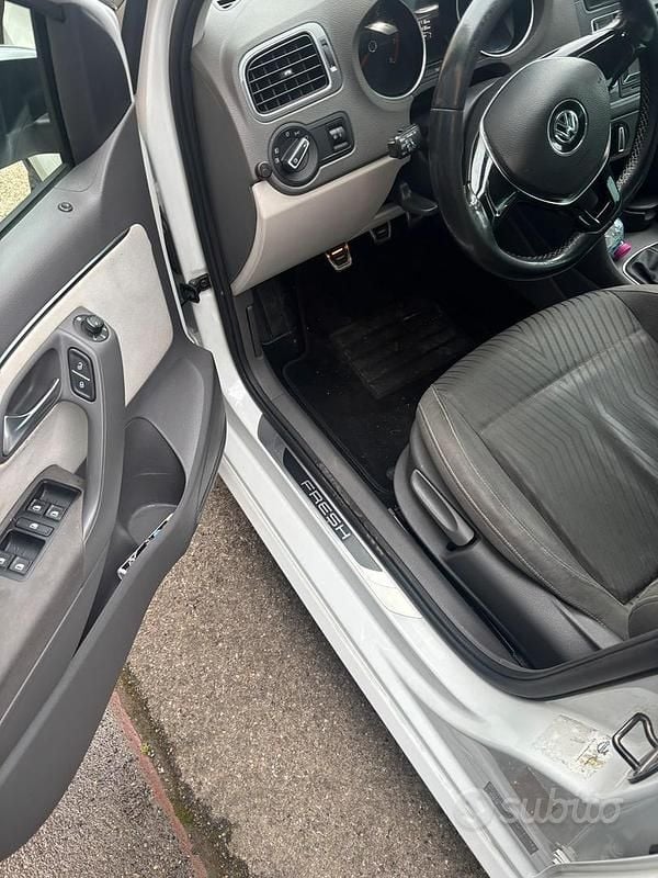 Usata VW Polo 90 CV (66 kW) 2015 Bianco Utilitaria