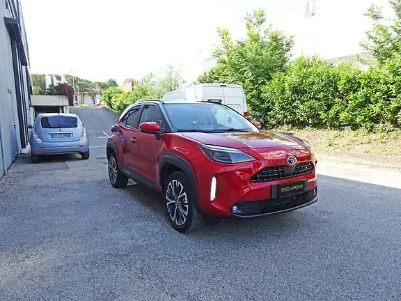 Usata Toyota Yaris Cross Lounge 116 CV (85 kW) 2023 Rosso SUV