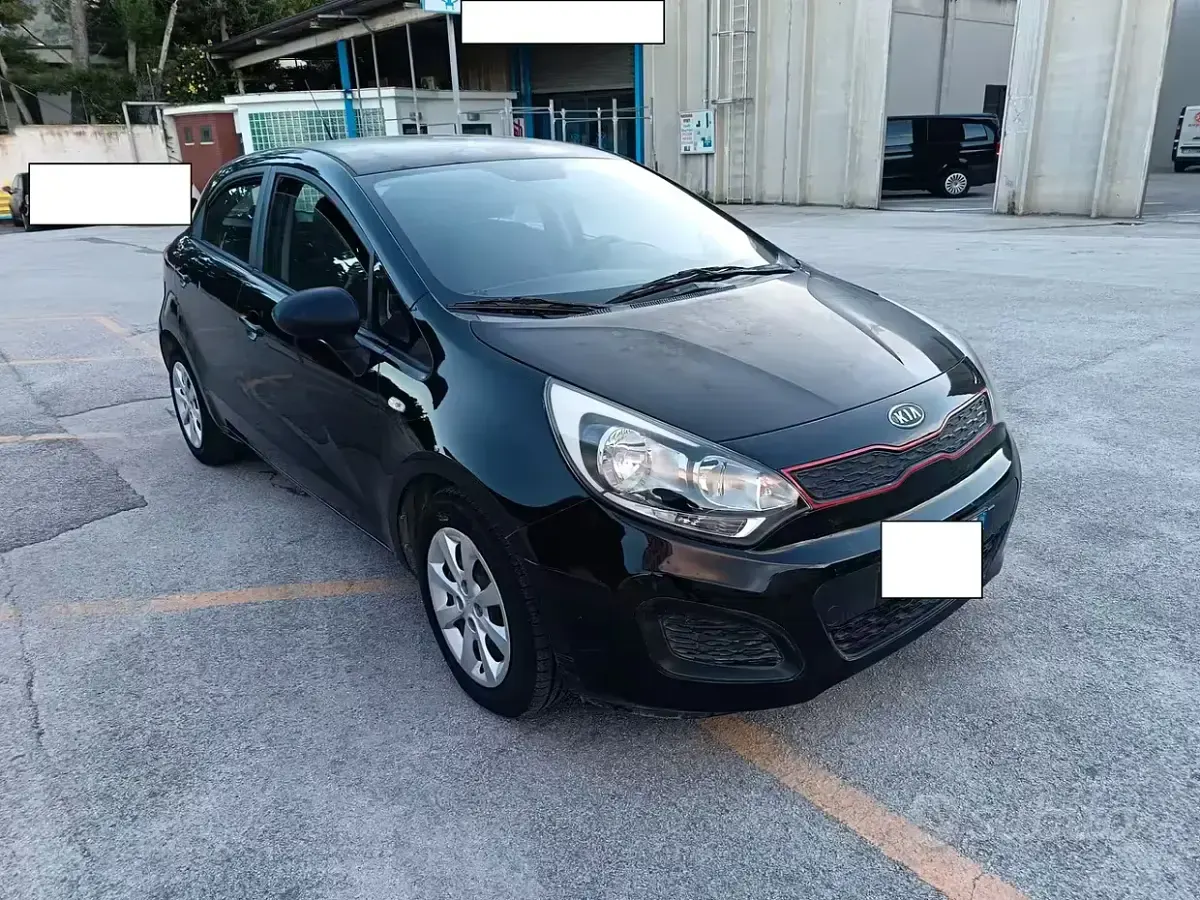 Usata Kia Rio 75 CV (55 kW) 2012 Nero Berlina