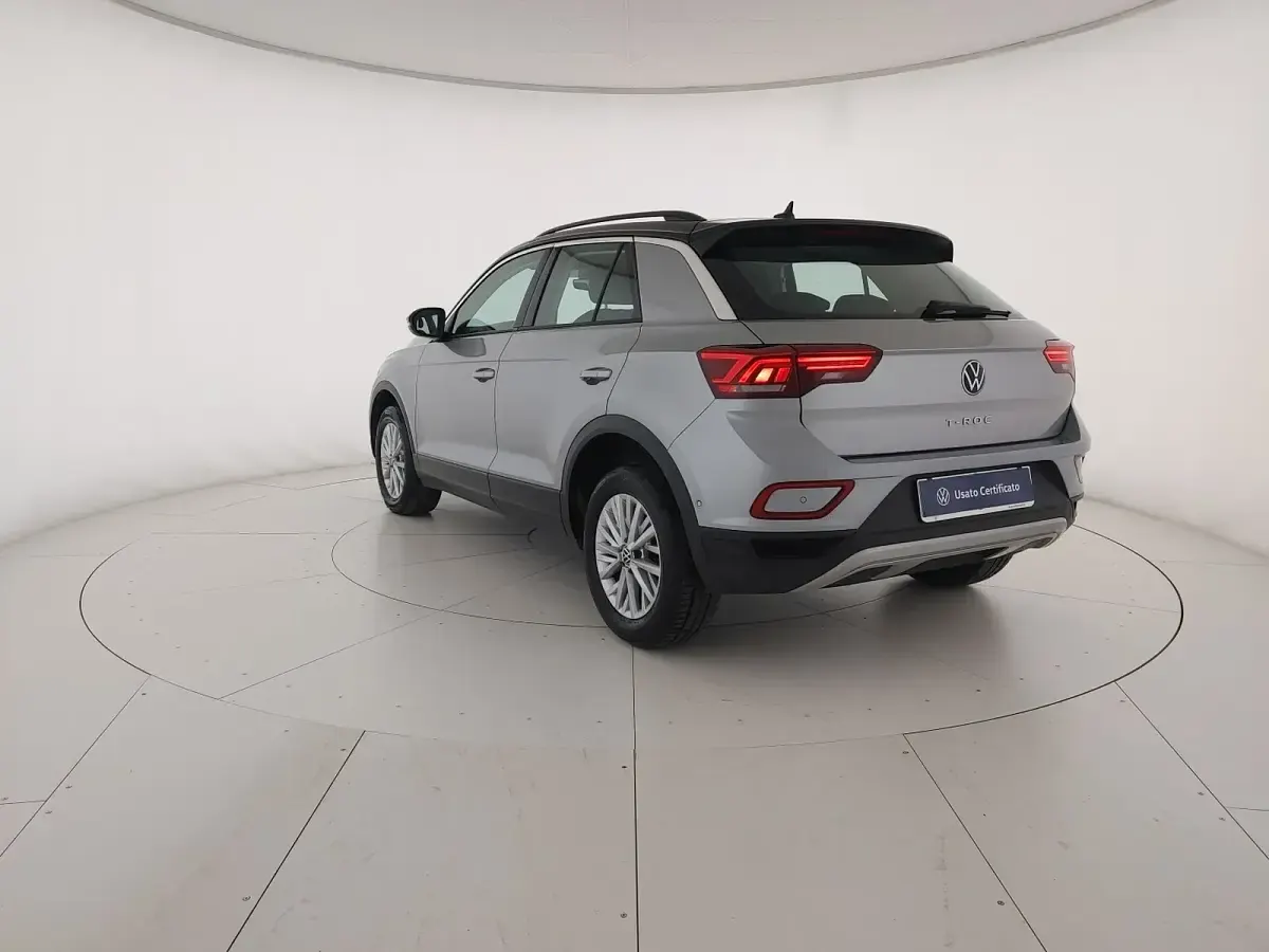 Usata VW T-Roc Life 116 CV (85 kW) 2025 Pyrit silver metallizzato nero SUV