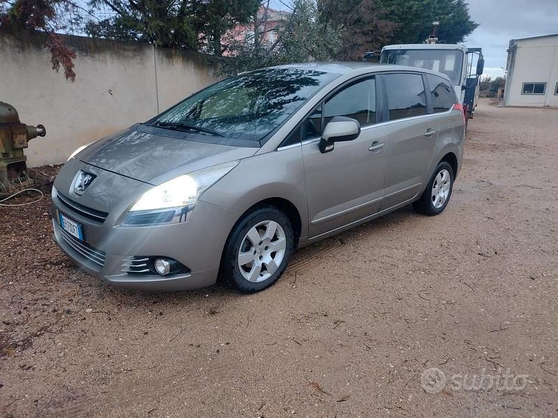 Usata Peugeot 5008 2012 Marrone Monovolume