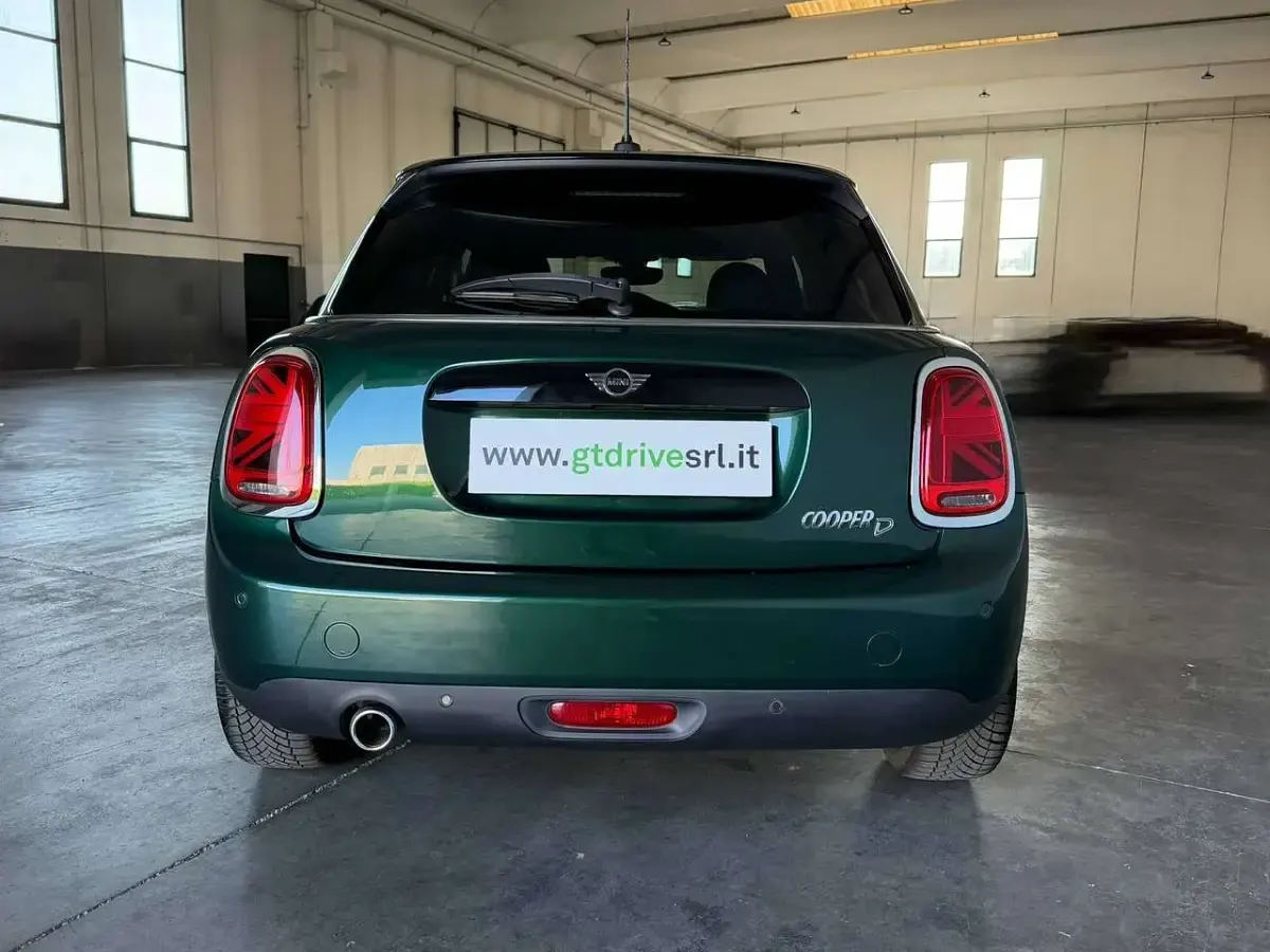 Usata Mini Cooper D Hype 116 CV (85 kW) 2018 Verde metallizzato Utilitaria