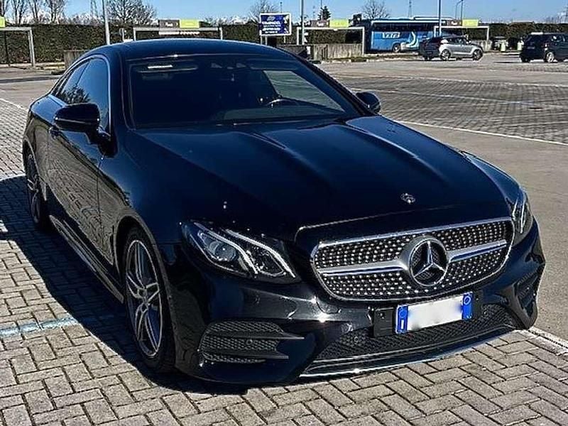 Usata Mercedes E220 AMG line 194 CV (142 kW) 2018 Nero Coupé