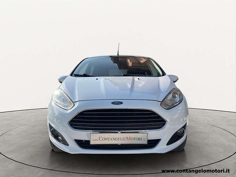 Usata Ford Fiesta 97 CV (71 kW) 2013 Bianco Utilitaria