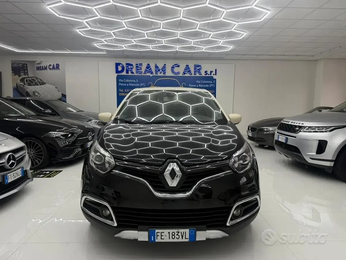 Usado Renault Captur Iconic 90 CV (66 kW) 2016 Negro SUV