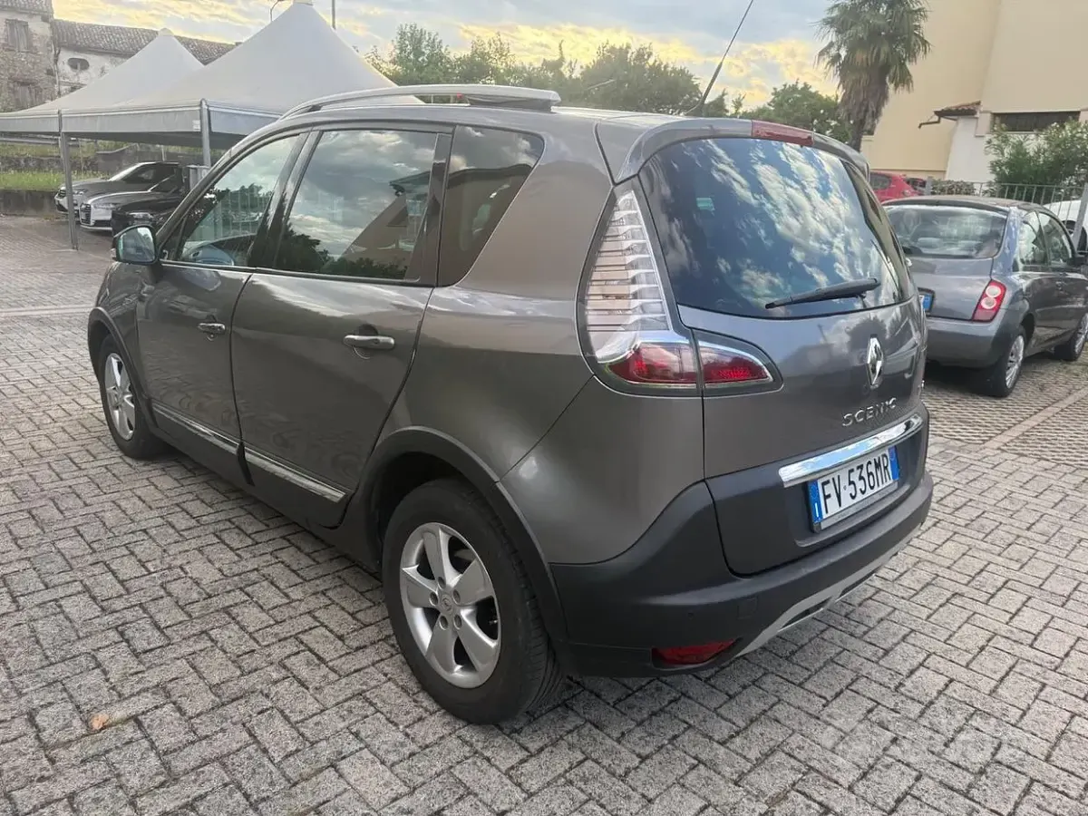 Usata Renault Scénic XMOD 110 CV (80 kW) 2015 Grigio Monovolume