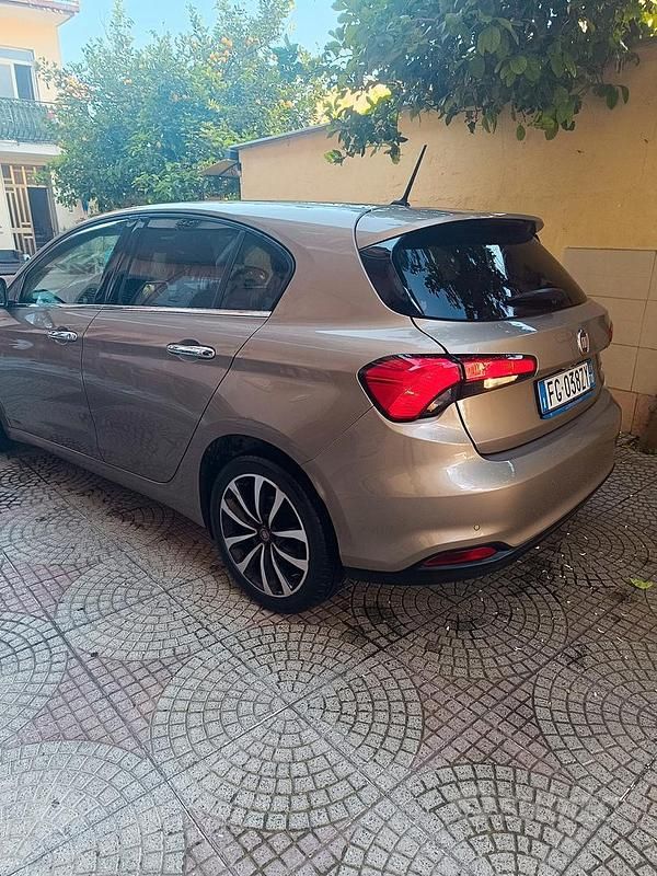 Marrone Usata 2017 Fiat Tipo Tre volumi | 8500 € - Immagine 1/4