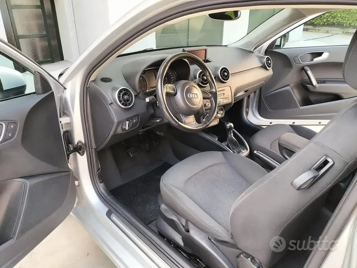 Usata Audi A1 105 CV (77 kW) 2011 Grigio Utilitaria