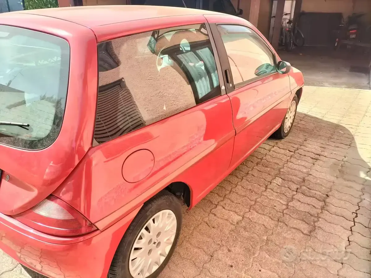 Usata Lancia Ypsilon 60 CV (44 kW) 2002 Rosso Utilitaria