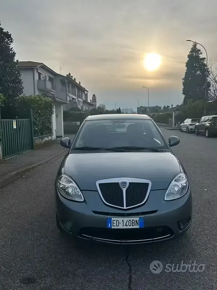 Usata Lancia Ypsilon 69 CV (50 kW) 2011 Grigio Utilitaria