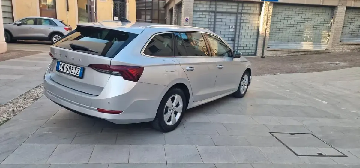 Usata Skoda Octavia Executive 150 CV (110 kW) 2023 Argento Station wagon