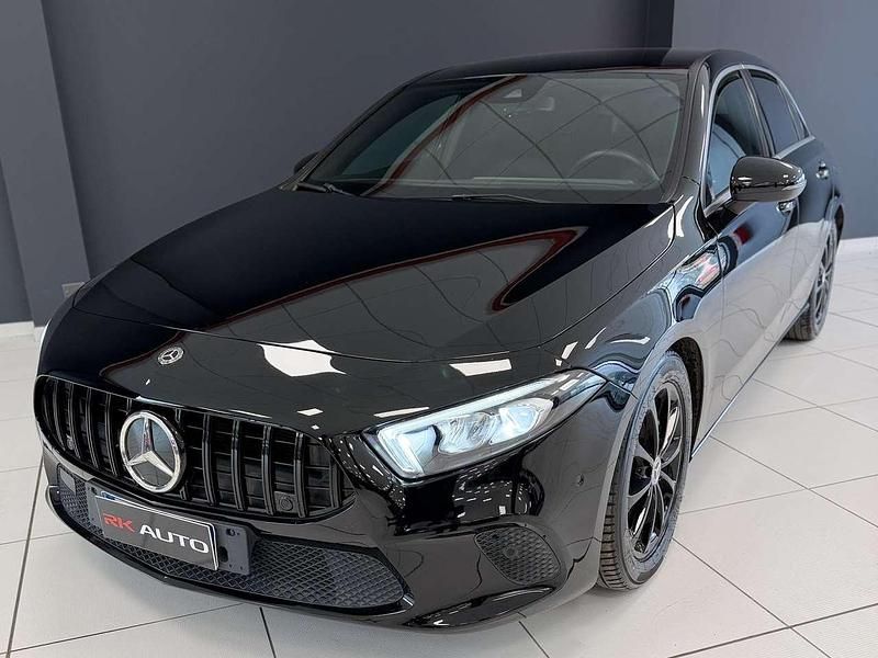 Usata Mercedes A180 Premium 116 CV (85 kW) 2019 Nero Berlina
