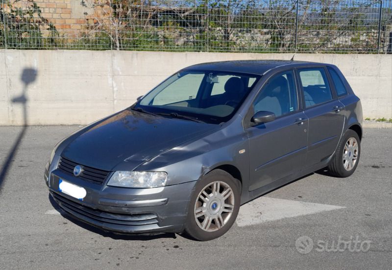 Usata 2004 Fiat Stilo Tre volumi | 500 € (Super prezzo) - Immagine 1/4