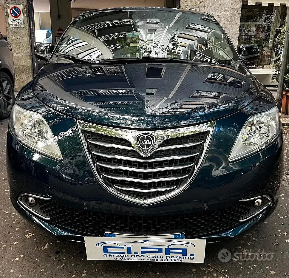 Usata Lancia Ypsilon Platinum 69 CV (50 kW) 2015 Blu Utilitaria